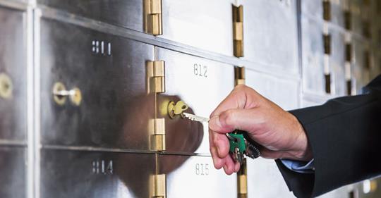10 Best Things to Keep in a Safe Deposit Box Thumbnail