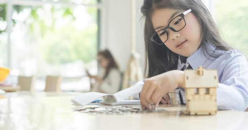 How to Raise Financially Savvy Kids Thumbnail