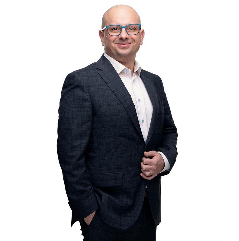 Reza Manoucheri Hover Photo