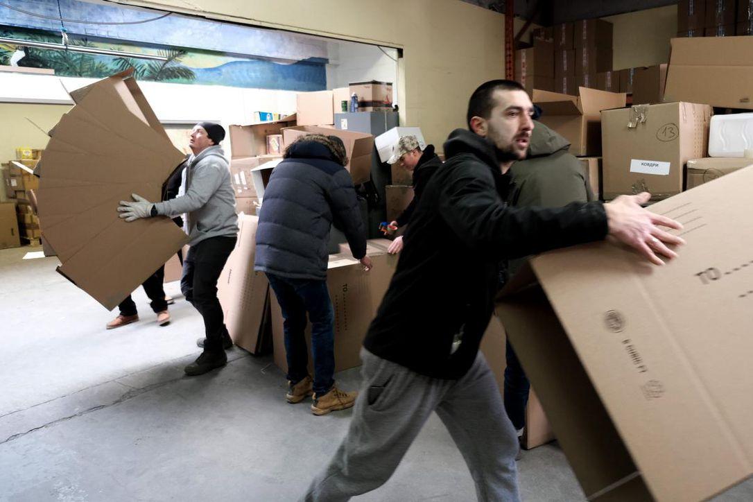 Feel Good Stories: Aid shipments to Ukraine have this Toronto delivery company ‘slammed in the best possible way’ Thumbnail