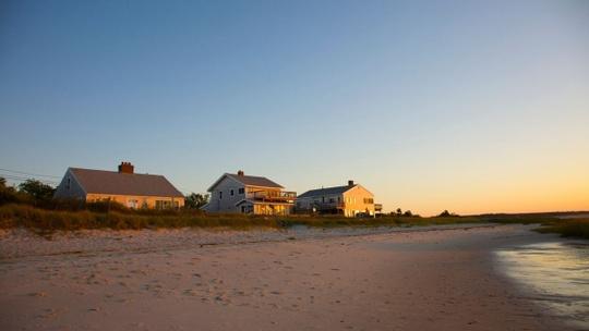 Is It Smarter to Buy or Rent a Second Home? Thumbnail