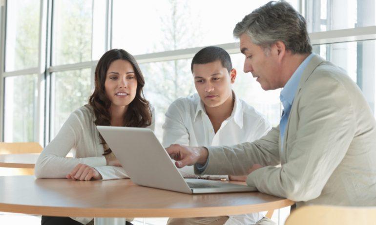 How To Choose The Right Individual Or Company To Manage Your Investment Thumbnail