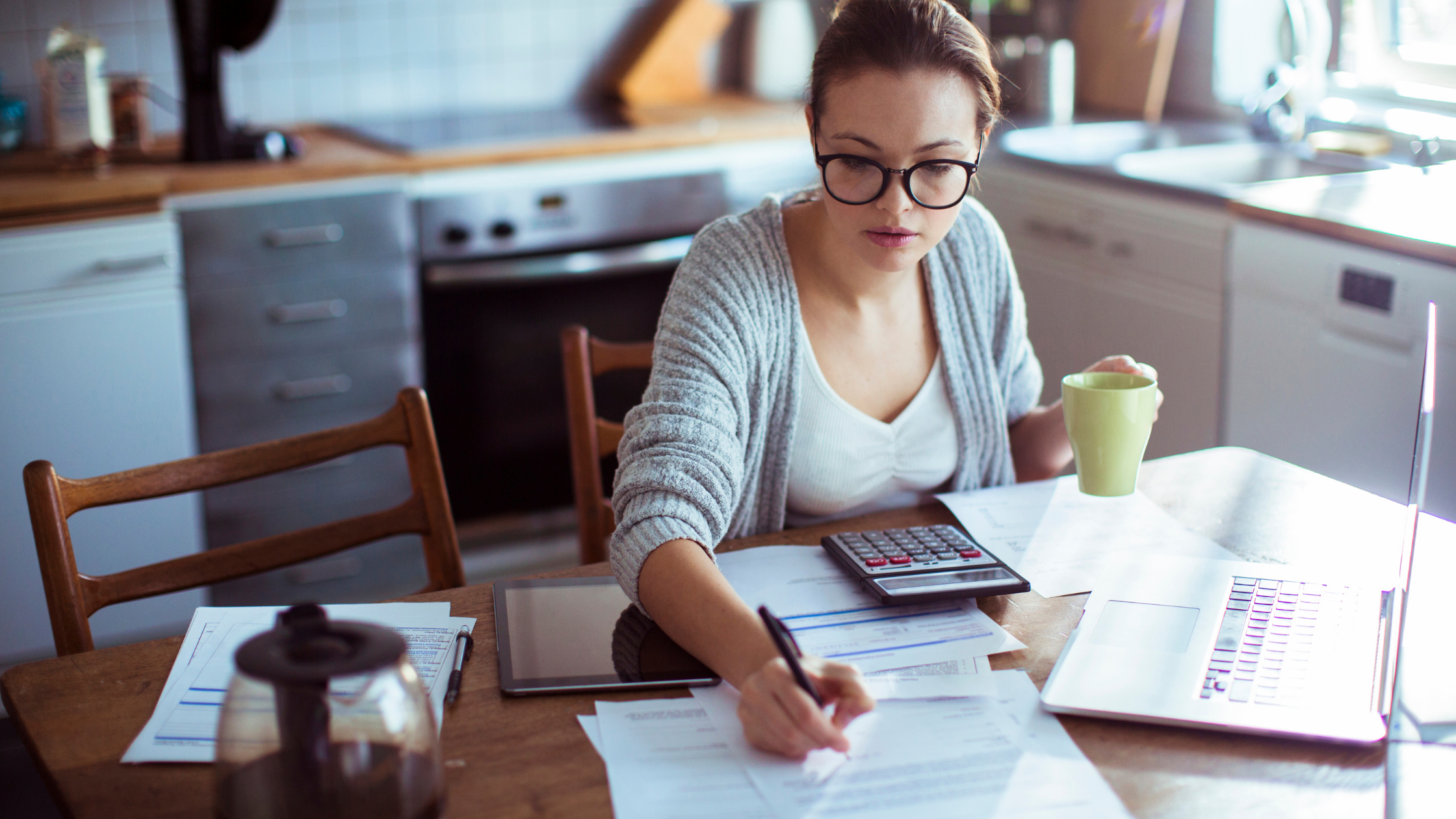 Pay Down Debt or Save for Retirement? Thumbnail