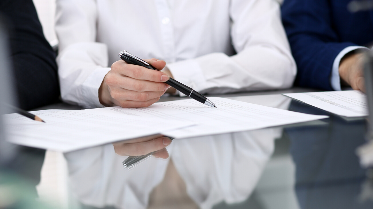 Choosing the Right Tax Professional in 5 Easy Steps Thumbnail