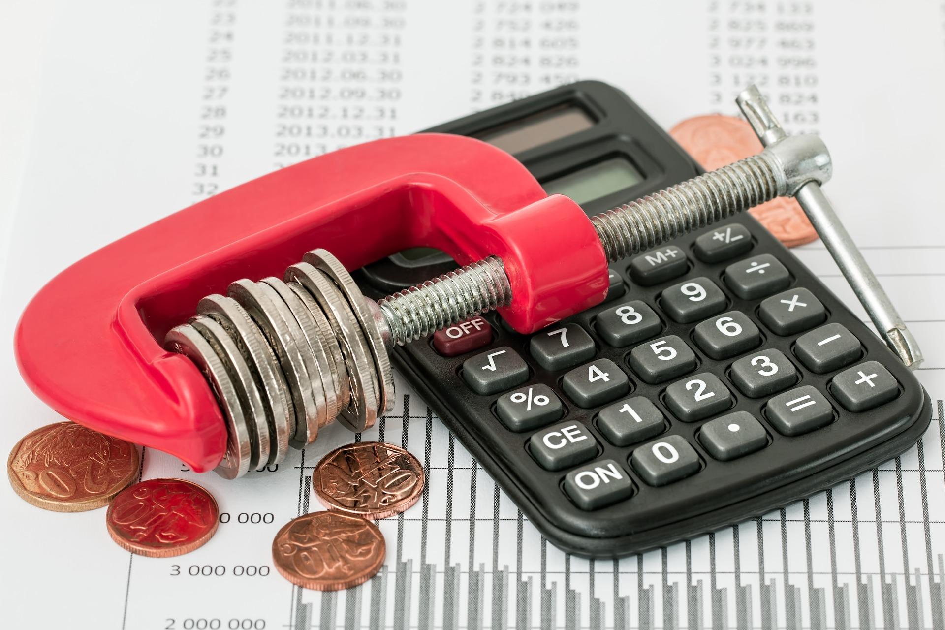 Should You Pay Off Debt or Invest? Thumbnail