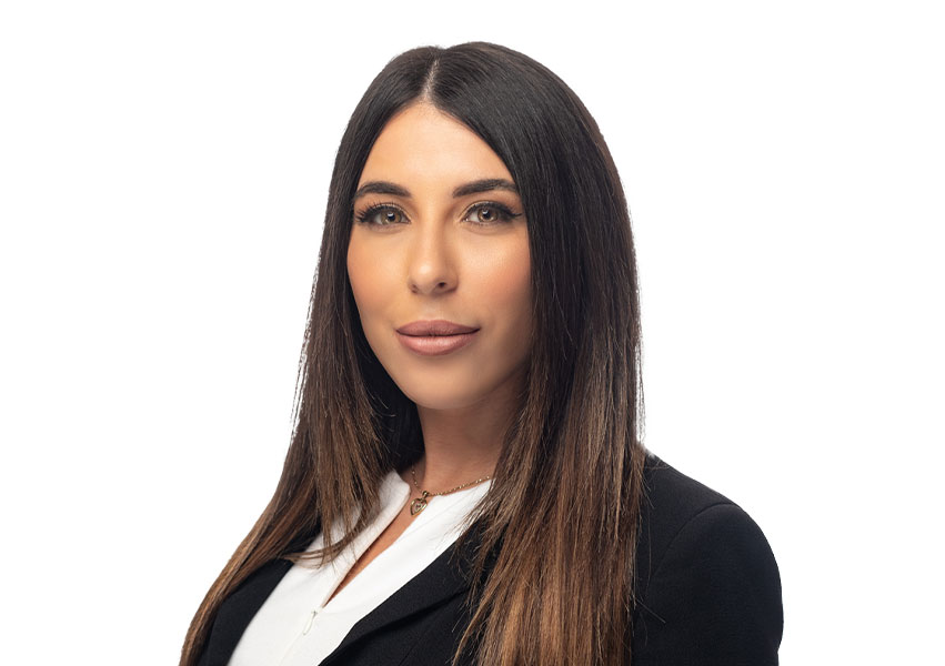 Headshot of Laura Ceparu