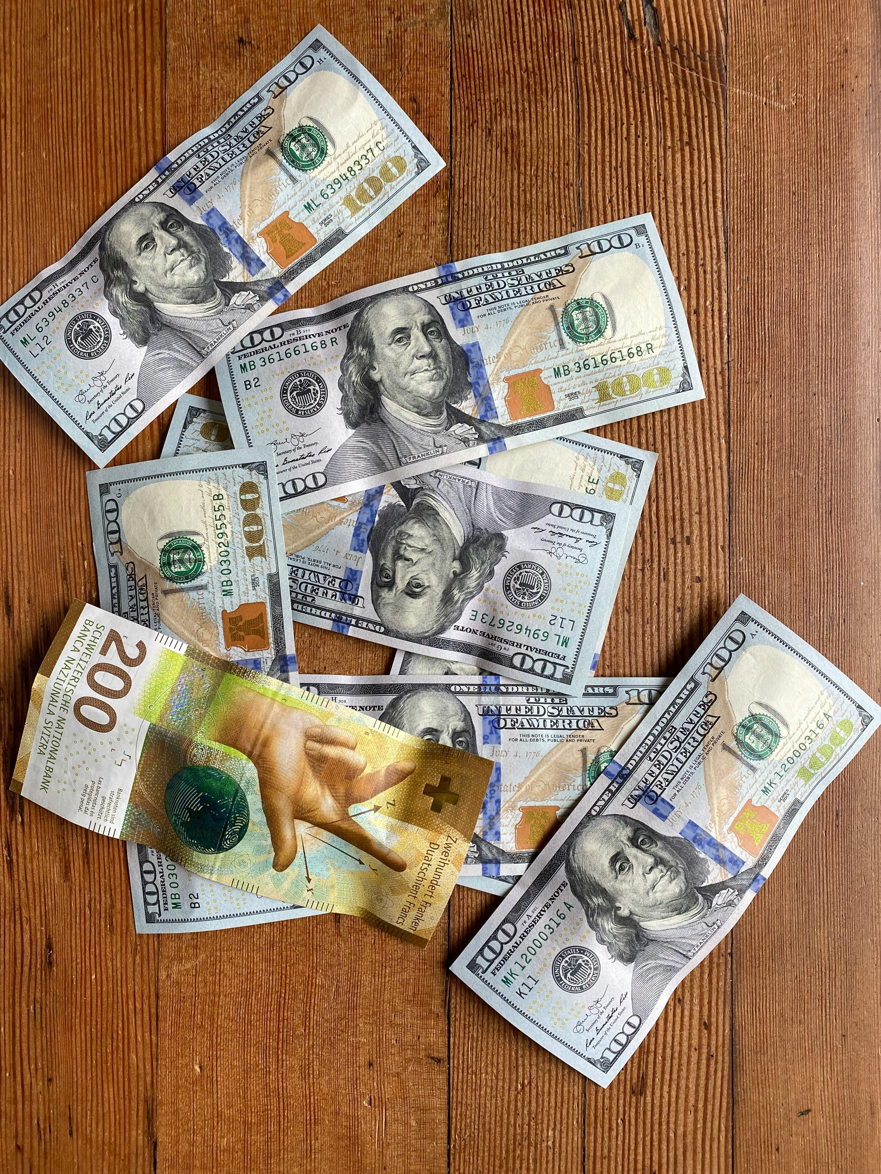 Why More Americans Are Ditching the Dollar in 2026 Thumbnail