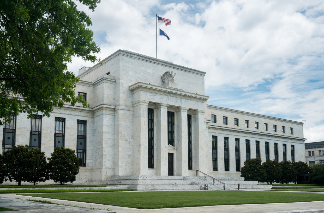 Why Long-Term Bond Yields Are Resisting Fed Rate Cuts Thumbnail