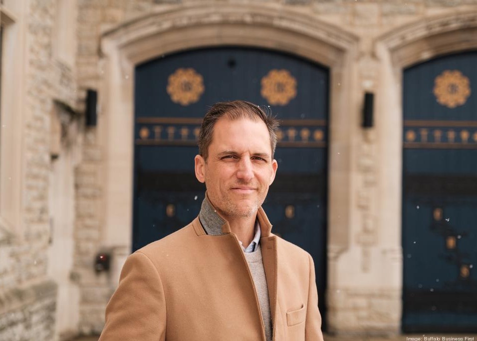 Financial planner gives back to Canisius High School for investing in him Thumbnail